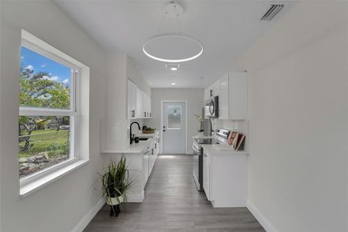 1532 Nw 1st Ave, Fort Lauderdale, FL, 33311-5546 | Card Image