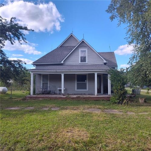 202 W Poplar St, Gentry, MO, 64453 | Card Image