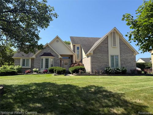 39217 Geneva Dr, Farmington Hills, MI, 48331-2359 | Card Image