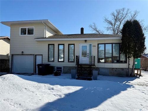 106 6th Ave W, Eatonia, SK, S0L | Card Image