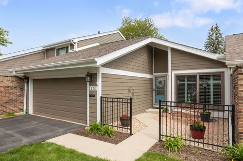 2101 Timber Ln, Wheaton, IL, 60189-7118 | Card Image
