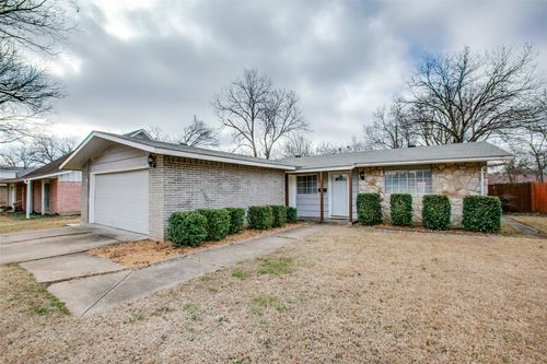 811 Brentwood Ln, Richardson, TX, 75080-3020 | Card Image