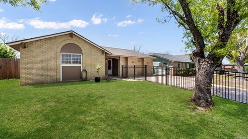 7626 Meadow Lawn St, San Antonio, TX, 78251-1427 | Card Image