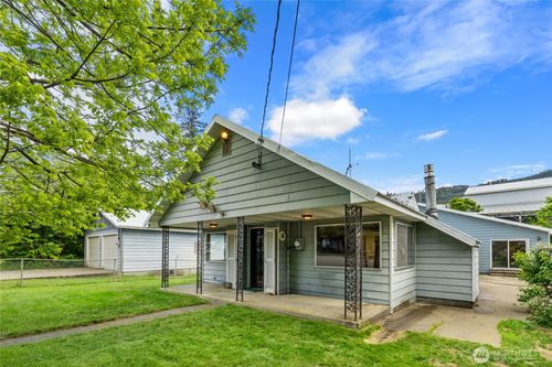 410 1st St, Easton, WA, 98925-5945 | Card Image
