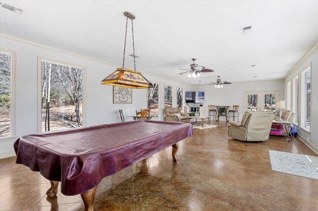 39-Dining Area | Image 39