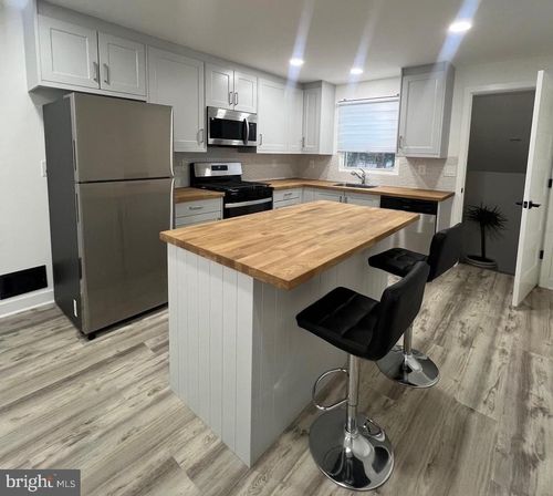 169 Lawn Park Ave, Trenton, NJ, 08648-3859 | Card Image