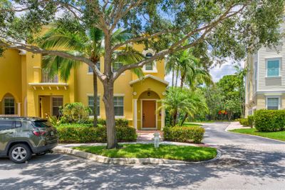 201 - 115 Seagrape Drive, Condo with 3 bedrooms, 2 bathrooms and null parking in Jupiter FL | Image 2