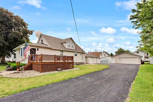 203 Lake St, Ashkum, IL, 60911-6052 | Card Image