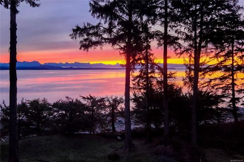 145 Petroglyph Way, Quadra Island, BC, V0P1N0 | Card Image