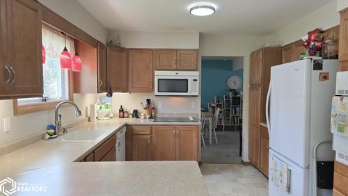 320 W 8th St, Garner, IA, 50438-1603 | Card Image