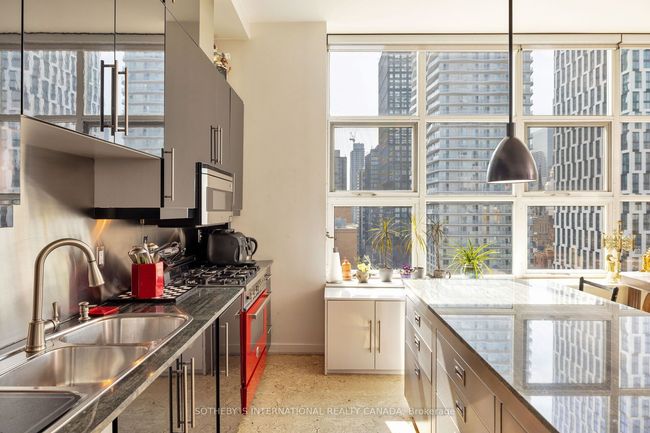 1 - 155 Dalhousie St, Condo with 2 bedrooms, 3 bathrooms and 2 parking in Toronto ON | Image 13