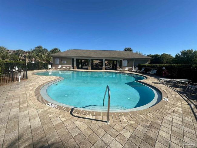 8858 Sanderling Ln, House other with 3 bedrooms, 2 bathrooms and 1 parking in Navarre FL | Image 2