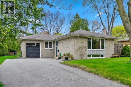 1548 Wembury Rd, Mississauga, ON, L5J2L9 | Card Image