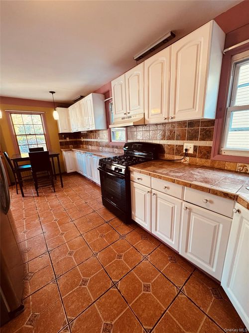 1074 Harrison St, Uniondale, NY, 11553-3112 | Card Image