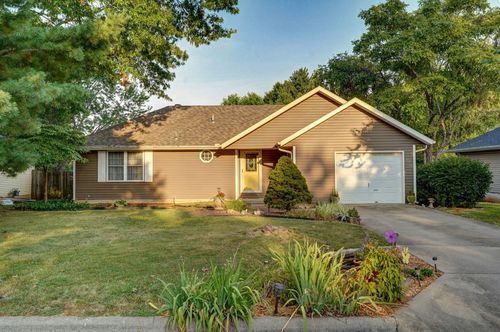 5649 S Pinehurst Ave, Springfield, MO, 65810-2561 | Card Image