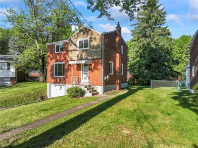 116 Hazel Place, side yard leading to back yard | Image 2