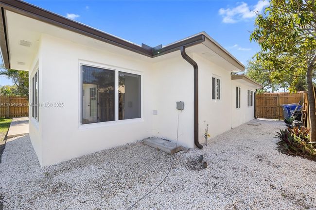 211 Sw 14 Th St, House other with 3 bedrooms, 2 bathrooms and null parking in Pompano Beach FL | Image 30