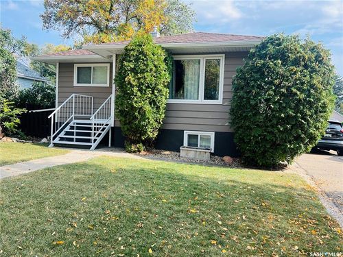 369 9th Ave Nw, Swift Current, SK, S9H1A8 | Card Image