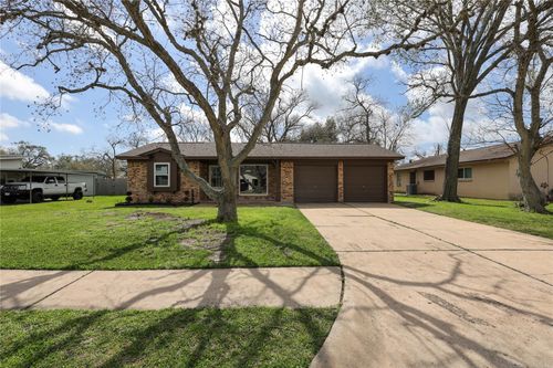 136 Talisman St, Lake Jackson, TX, 77566-6139 | Card Image