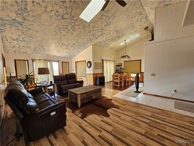 Living Room | Image 9