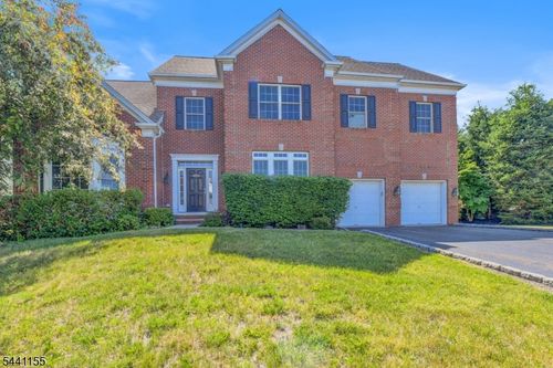 16 Commanders Ct, Totowa, NJ, 07512-2197 | Card Image