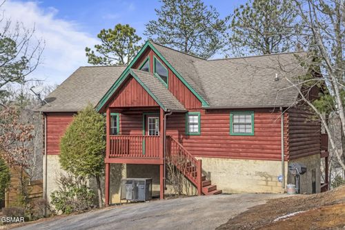 1643 Raccoon Den Way, Sevierville, TN, 37862-7194 | Card Image