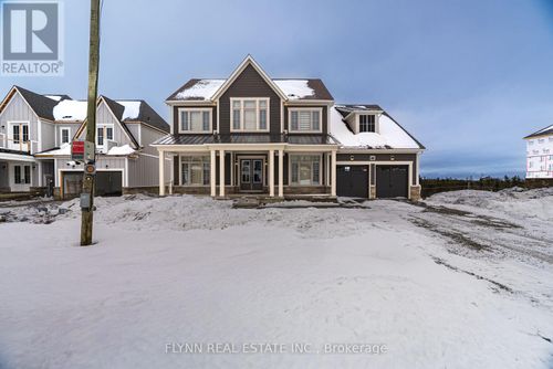 13 Aldwinckle Ave, Oro Medonte, ON, L0L2L0 | Card Image