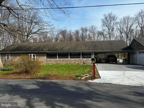 511 Pine Dr, Sacramento, PA, 17968-9527 | Card Image