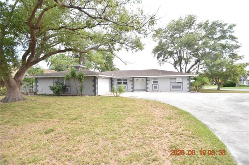 3273 Harbor Lake Dr, Largo, FL, 33770-4277 | Card Image