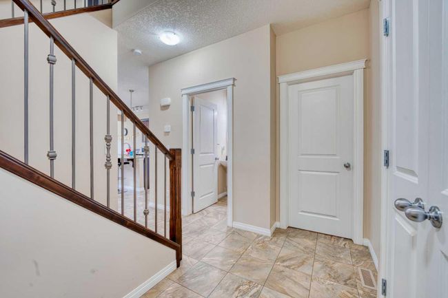 1151 Kings Heights Way Se, Home with 3 bedrooms, 3 bathrooms and 4 parking in Airdrie AB | Image 6