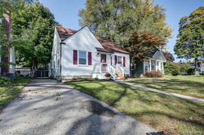 1123 N Wilson Avenue, Home with 3 bedrooms, 2 bathrooms and null parking in Royal Oak MI | Image 2