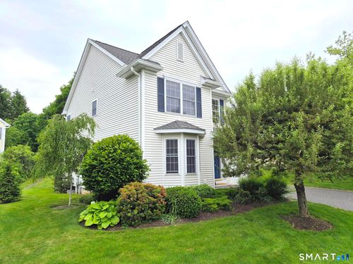 111-111 Logging Trail Rd, Danbury, CT, 06811-2627 | Card Image