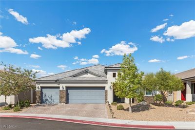 Front of Home with 3 Car Garage | Image 2