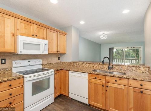 apt-103-3050 Shields Dr, Eagan, MN, 55121-1302 | Card Image