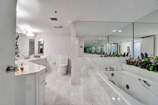 Primary Bathroom | Image 20