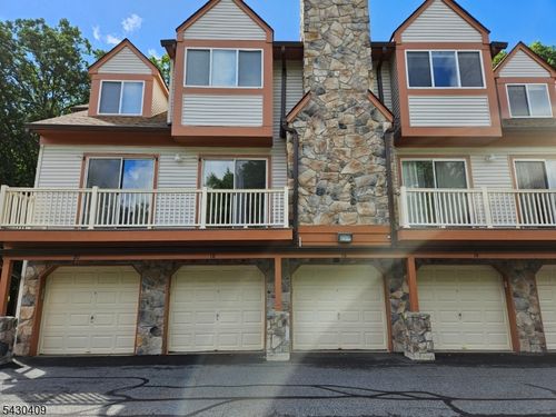 16 Woods Edge Dr, Succasunna, NJ, 07876-1281 | Card Image