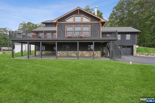8 Sutton Rd, Hopatcong, NJ, 07843-1938 | Card Image