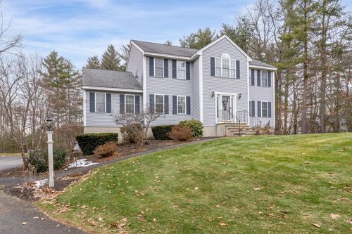 19 Colonial Dr, Londonderry, NH, 03053-2564 | Card Image