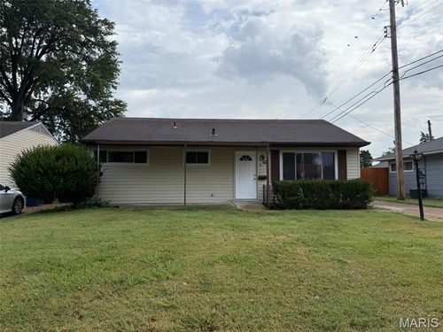 8020 Carlsbad Dr, Saint Louis, MO, 63123-4814 | Card Image