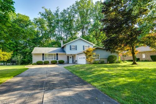 6745 Westview Dr, Brecksville, OH, 44141-2907 | Card Image