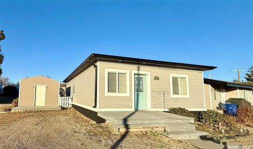 106 7th St W, Kindersley, SK, S0L | Card Image