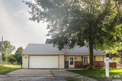 1601 E 21st Pl, Lawrence, KS, 66046-3275 | Card Image