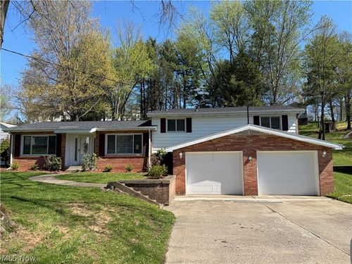 3 Woodland Dr, Vienna, WV, 26105-3329 | Card Image