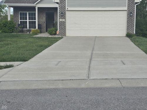1583 N Creekwater Pass, Greenfield, IN, 46140-1285 | Card Image
