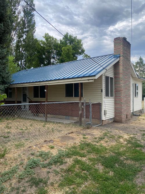 1445 Dayton St, Klamath Falls, OR, 97603-3801 | Card Image