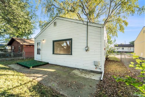 11299 Chalmers Ave, Warren, MI, 48089-2510 | Card Image
