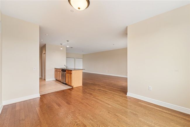 APT-306 - 5570 Centre Ave, Condo with 2 bedrooms, 2 bathrooms and 2 parking in Shadyside PA | Image 7
