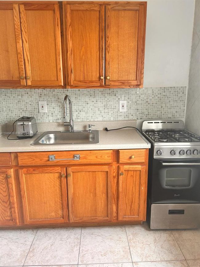 APT-4 - 7945 Carlyle Ave, Condo with 0 bedrooms, 1 bathrooms and null parking in Miami Beach FL | Image 4