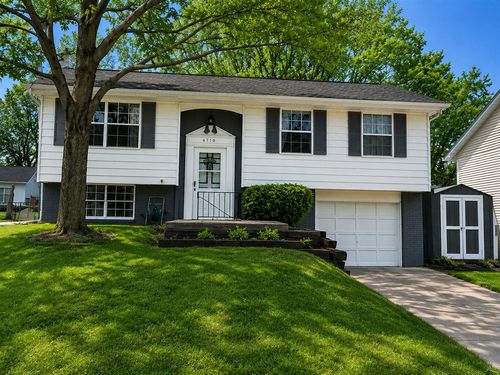 6710 Kelburn Ln Ne, Cedar Rapids, IA, 52402-5930 | Card Image