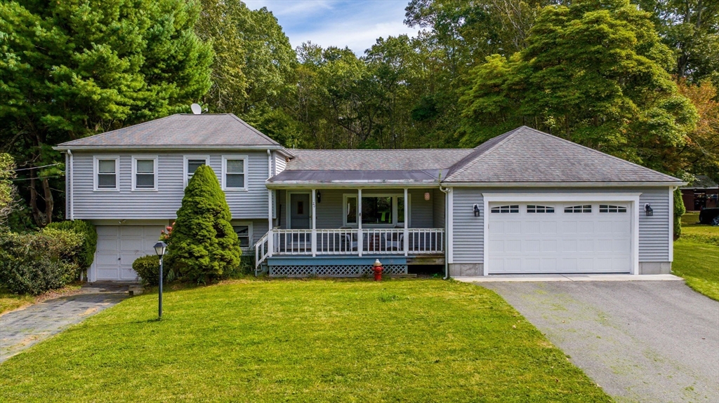 Monique Dr, Westport, MA 02790